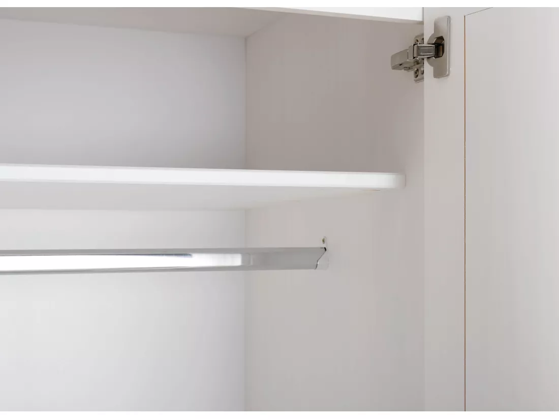 Armoire en Pin Massif Laqué 