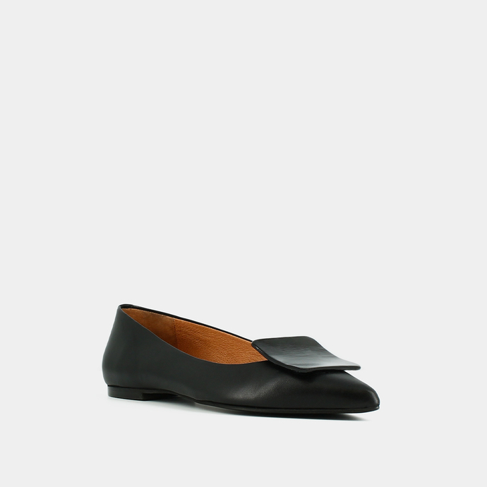 Ballerines à bouts pointus  en vernis plissé noir