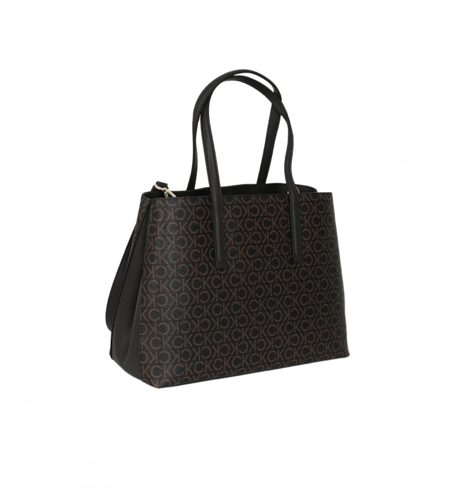 Bolsa de compras Calvin Klein marrom com monograma