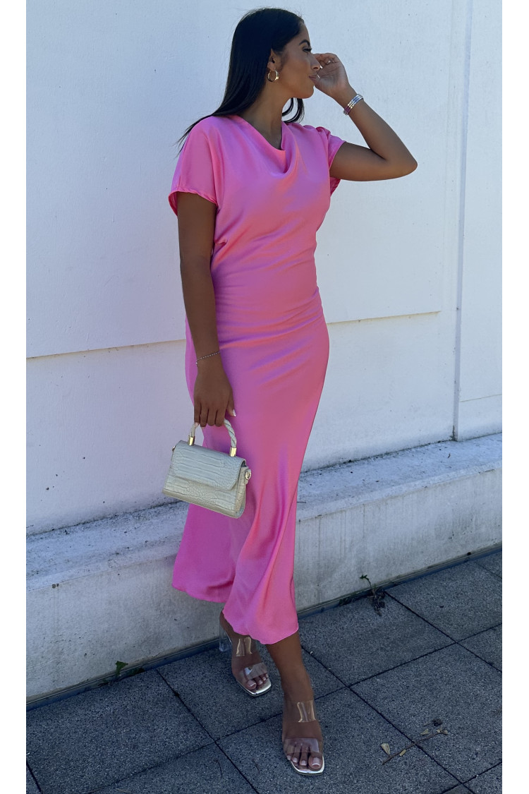 Robe rose longue satinée