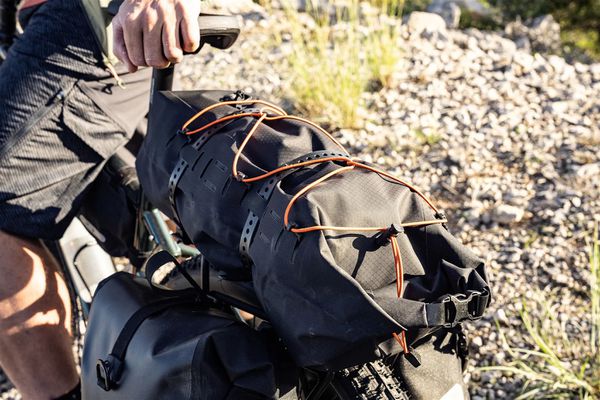 DRY-PACK Packsack mit Gepäckträgerbefestigung  black  16l