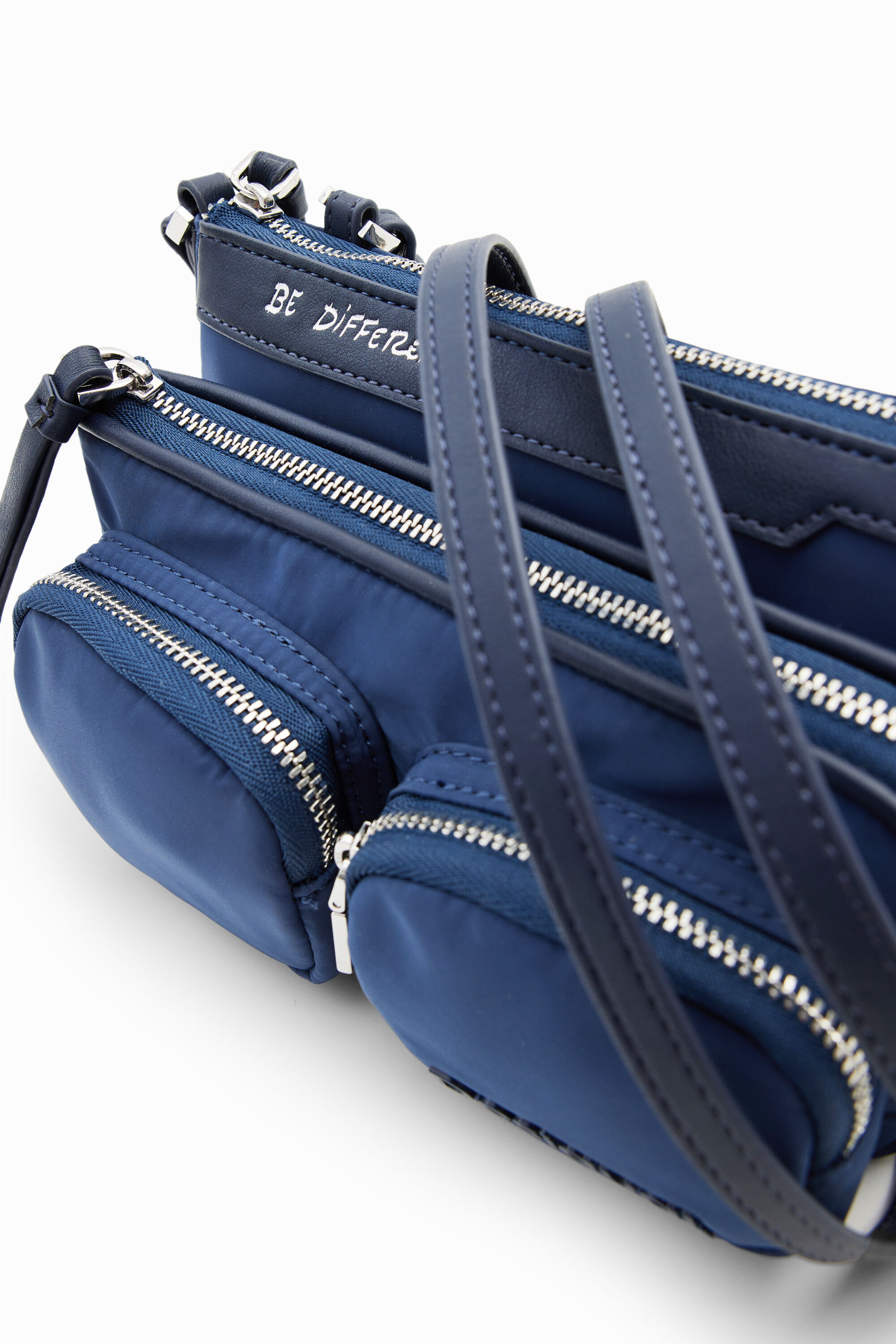 Mini bolsa de nylon com bolsos