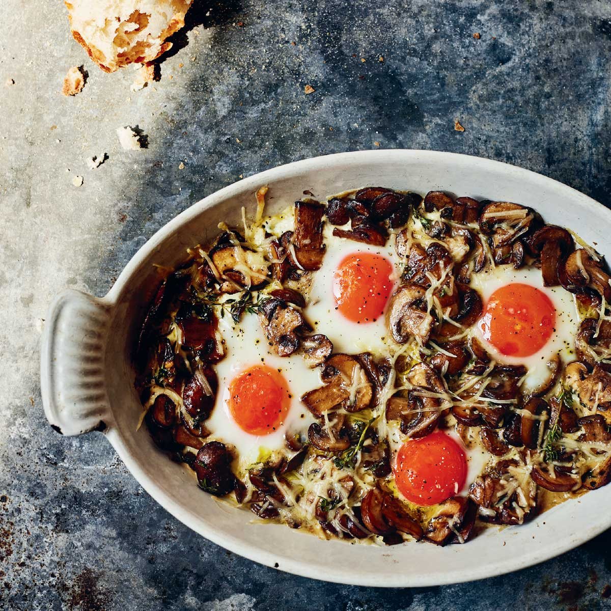 From the Oven to the Table: Simple dishes that look after themselves (Hardback)
