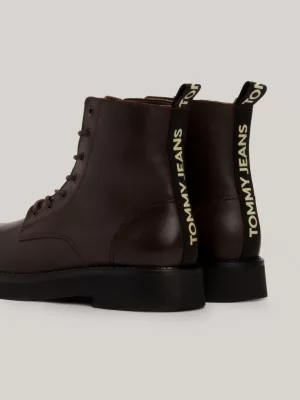 Botas de tornozelo de couro com fita de logotipo repetida