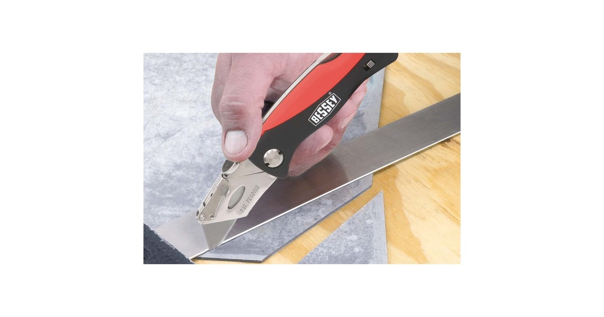 BESSEYMesset DBKPH  (Zwart/rood)