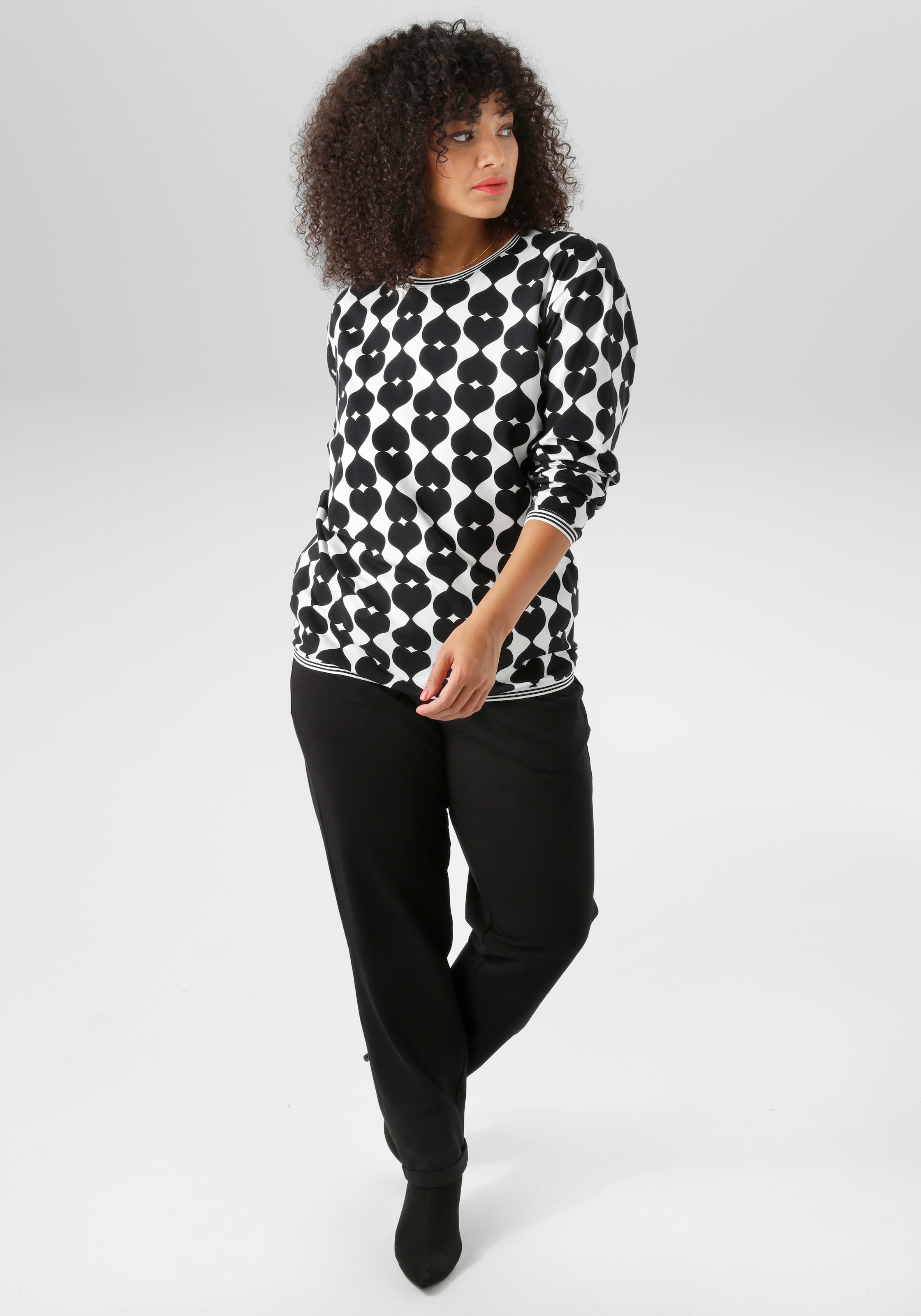 Aniston PLUS Sweatshirt , mit grossflächigem, Herzdruck - NEUE KOLLEKTION