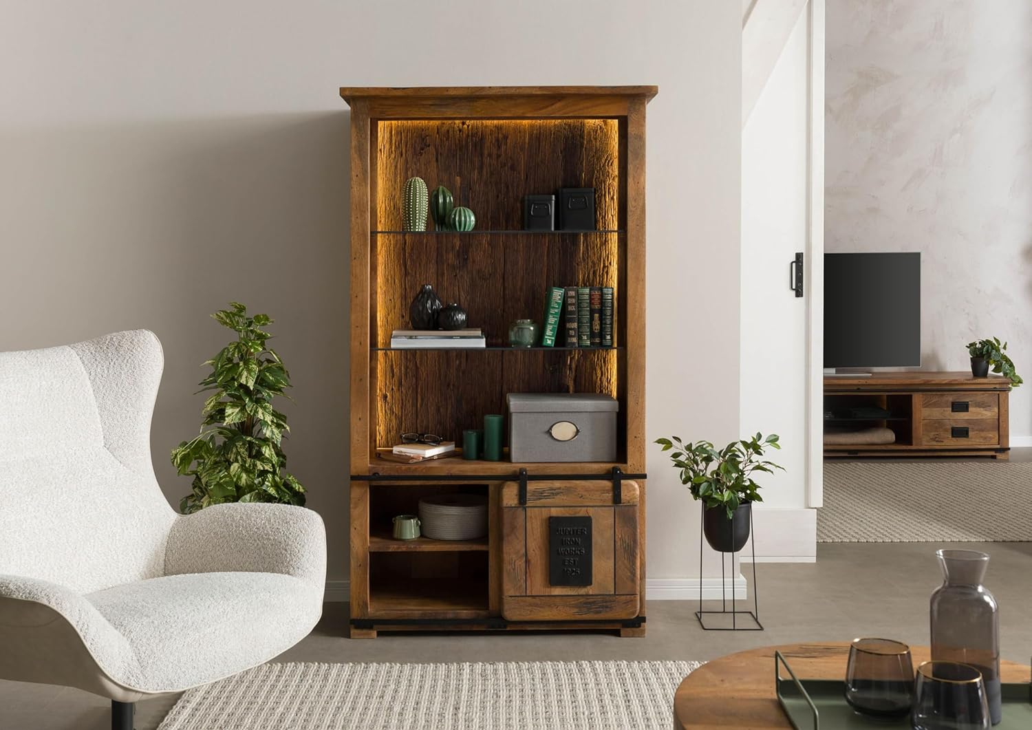 MASSIVMOEBEL24.DE | Railway Lux Standregal aus Massivholz mit Beleuchtung #165 | Mangoholz/Altholz - Natur lackiert | 100x45x175 cm | 5 Fächer, 1 Tür, 2 Schubladen | Standregal klein