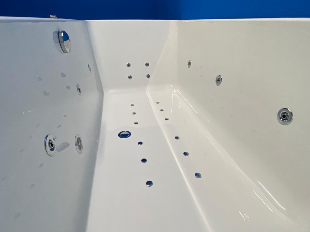 Lambini Designs Cube bubbelbad 170x75cm elektronisch 6 4 2 hydrojets en 12 aerojets met bedieningspaneel chroom