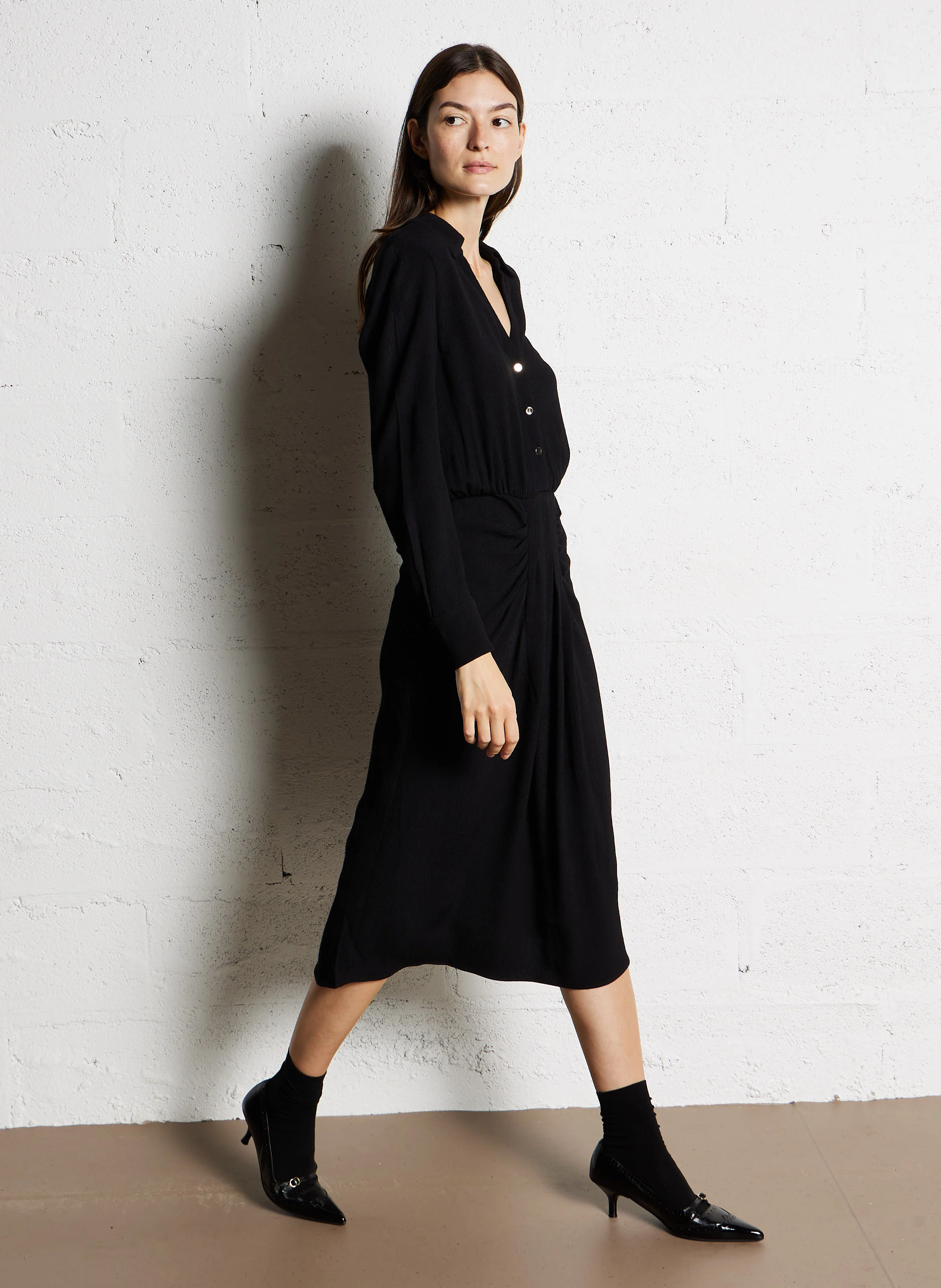 URIA - Robe longue cintrée à col classique | Noir