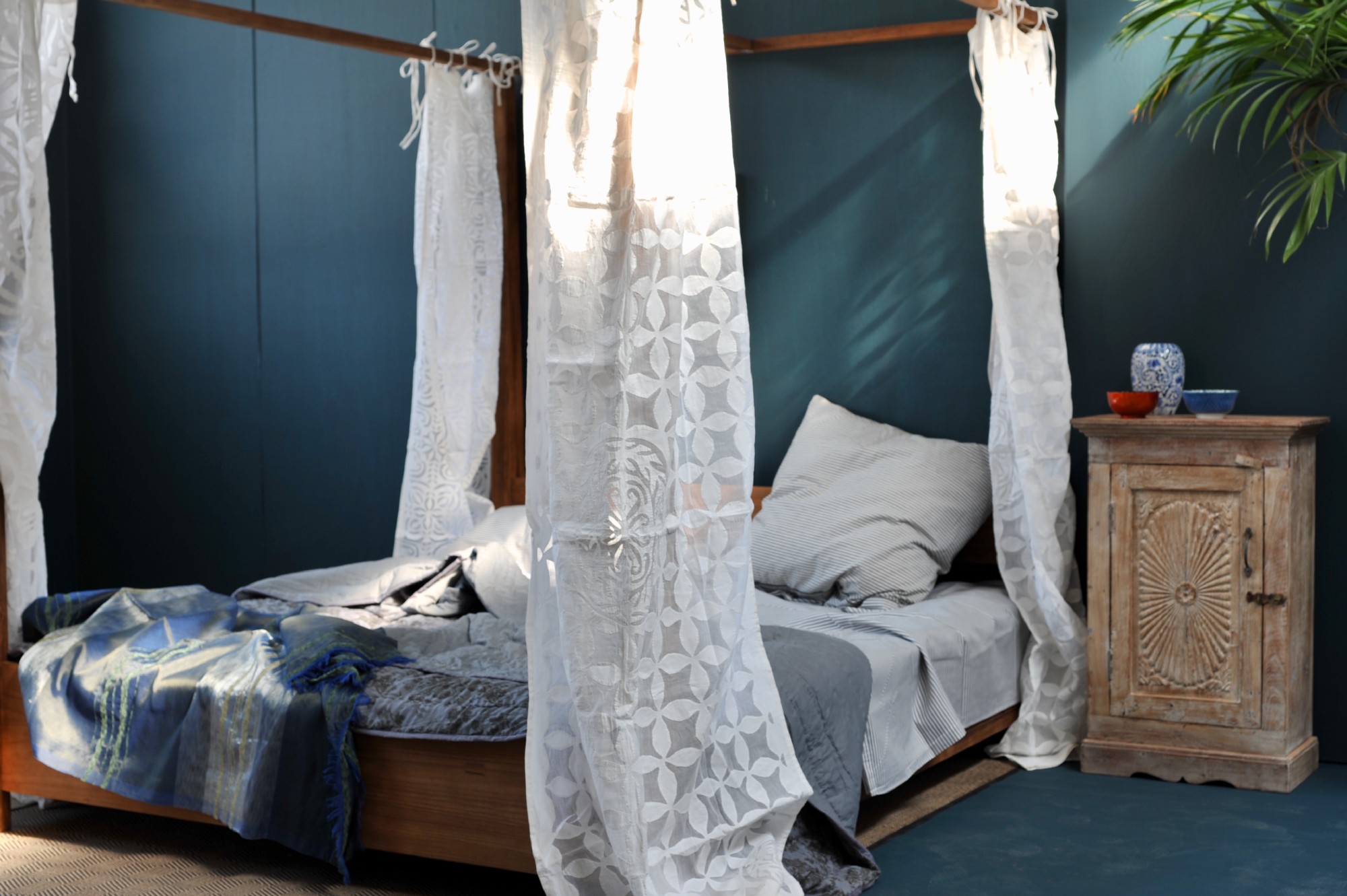 Himmelbett 'Surakarta' aus recyceltem Teak, natur, B 180 cm, L 200 cm von fischer's lagerhaus