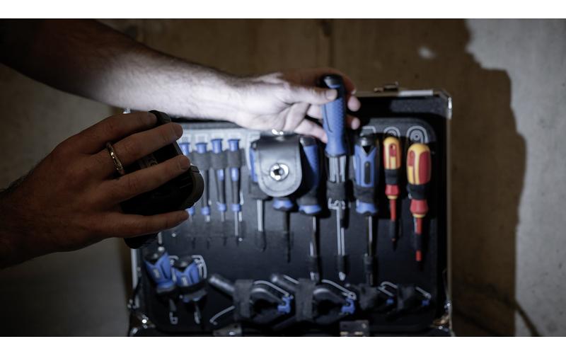 Akku Scheinwerfer Worklight 10 WLED Strahler mit Traggriff und Standfuss