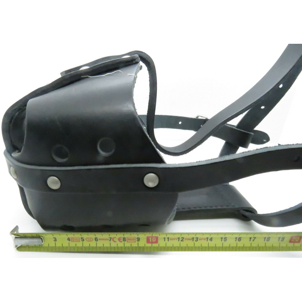 Muselière en cuir pour rottweiler pour chien.
