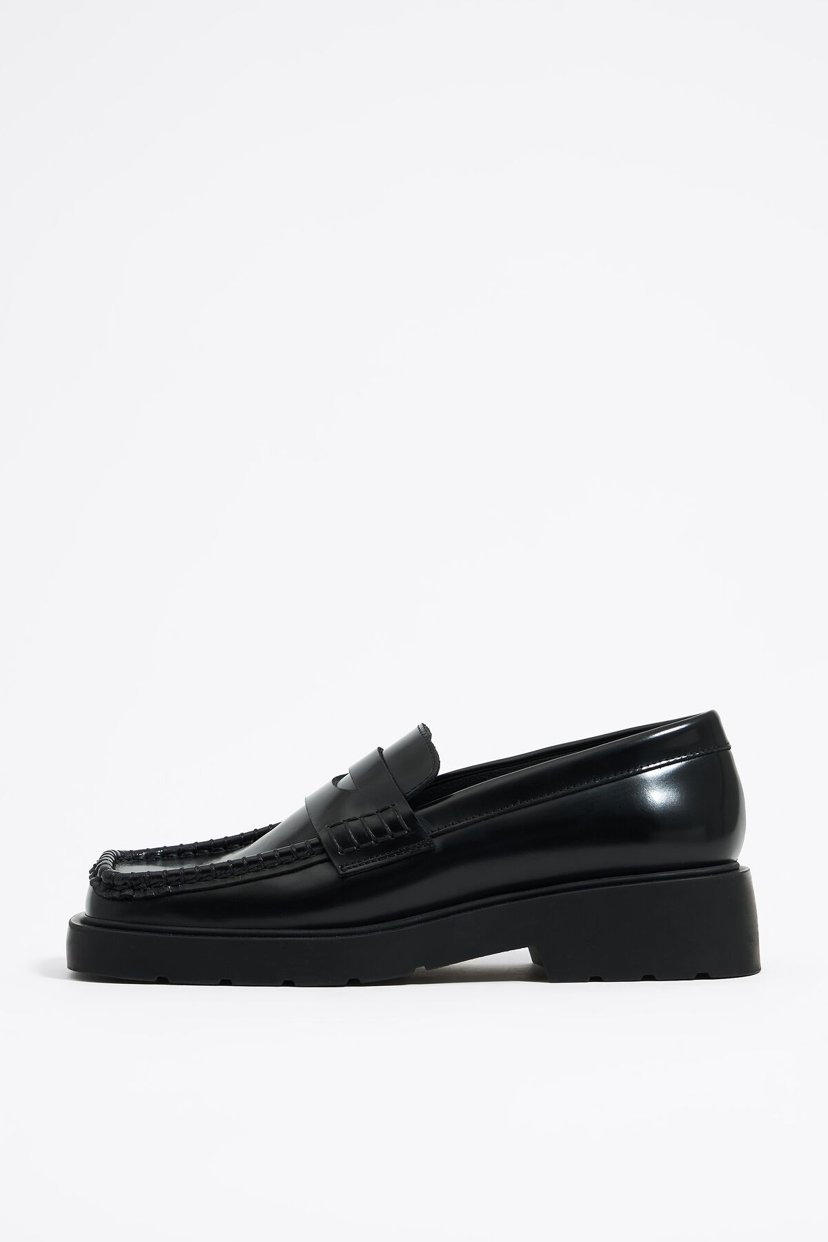 Mocassim de couro preto brilhante