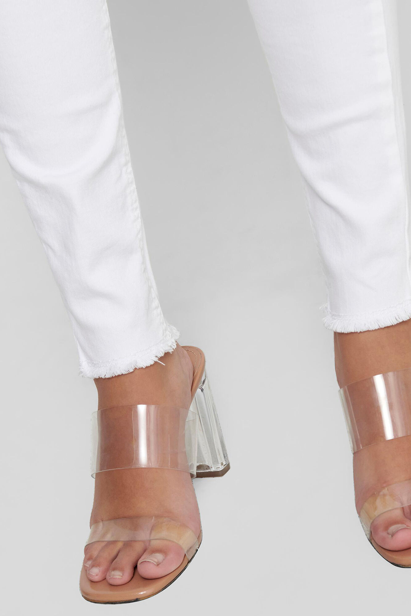 Calça jeans skinny de cintura média
