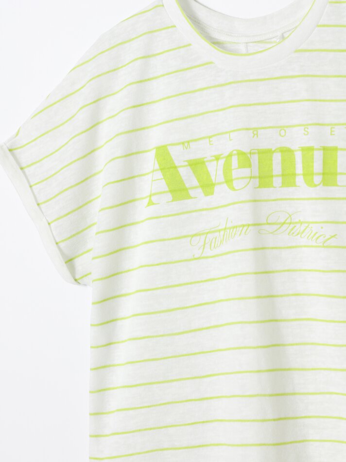 Camiseta listrada estampada - Branca/verde
