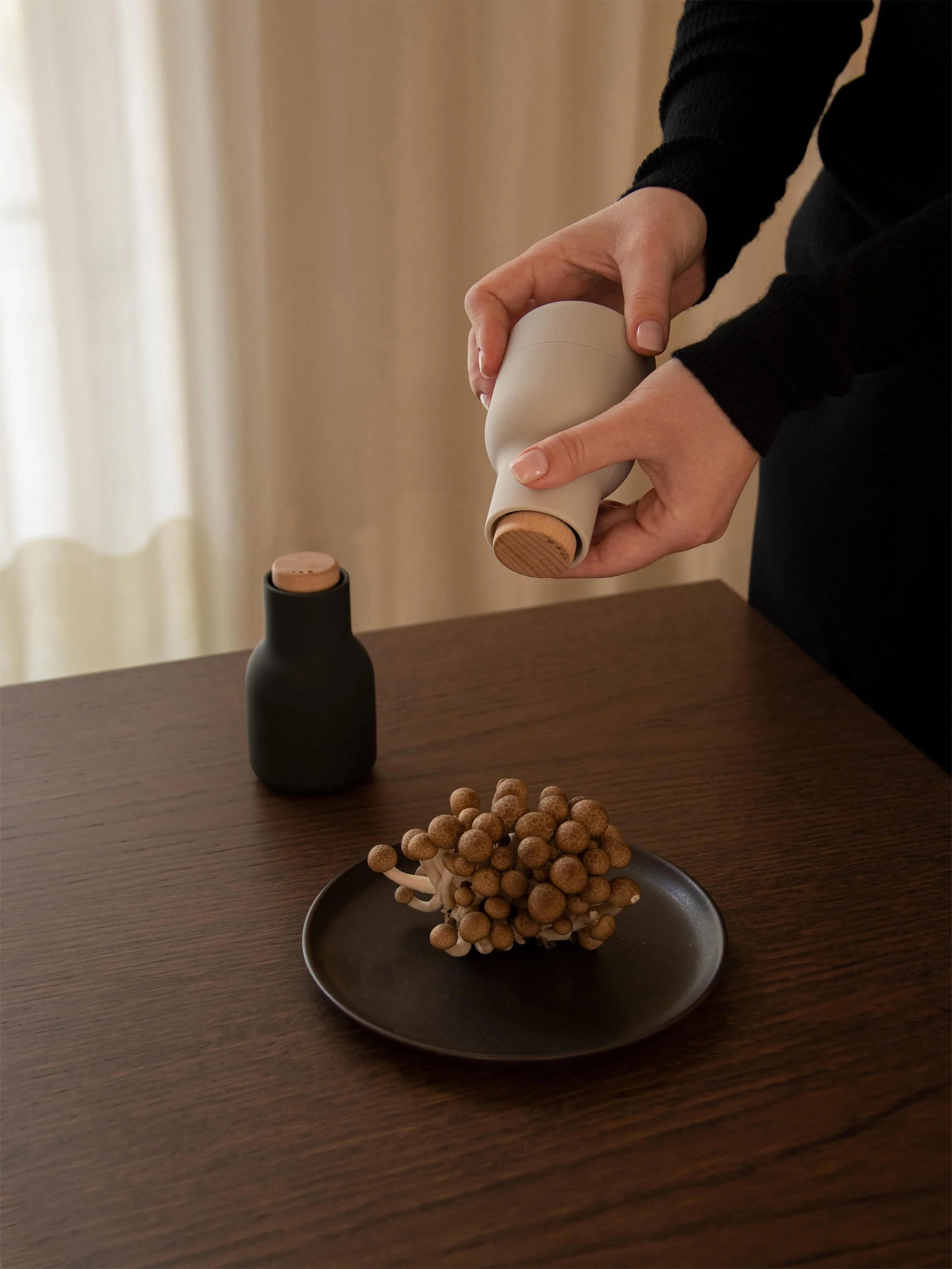 Kleine zout- en pepermolen Bottle Grinder met beukenhouten deksel, 2-delig