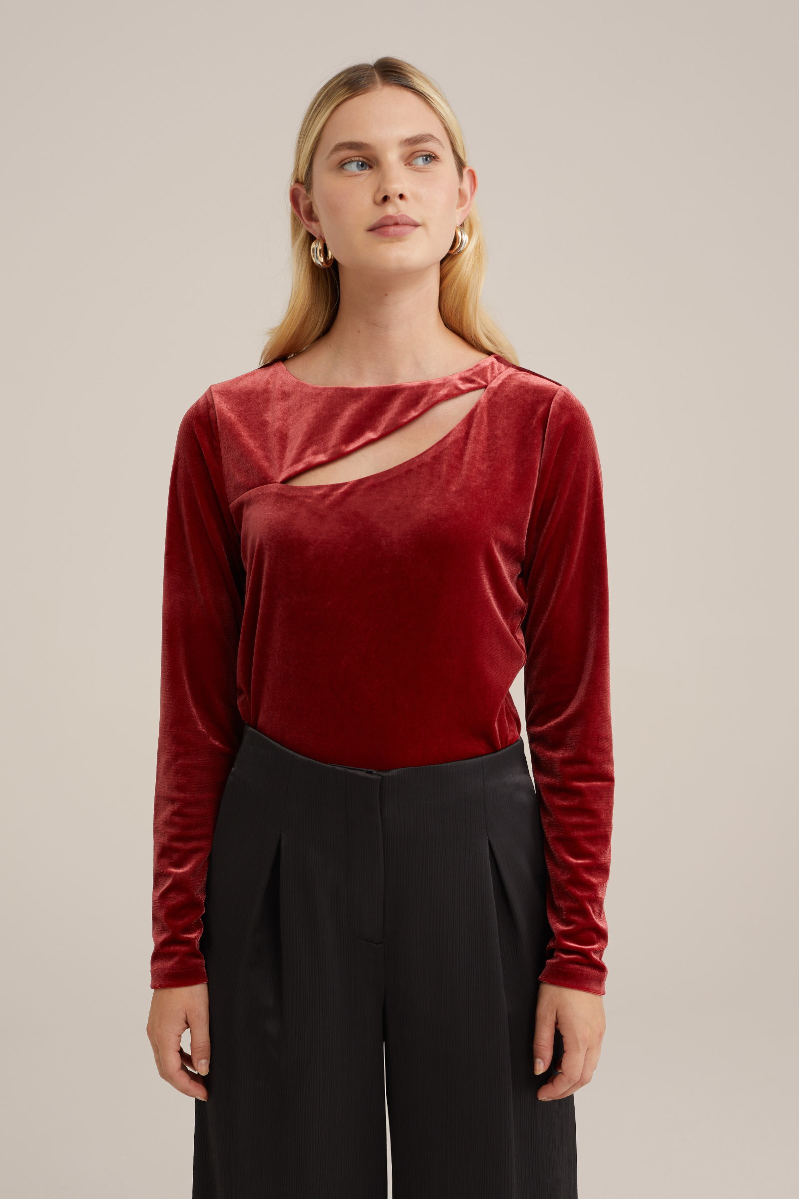 velvet T-shirt met cut-out detail WE Fashion Donkerrood
