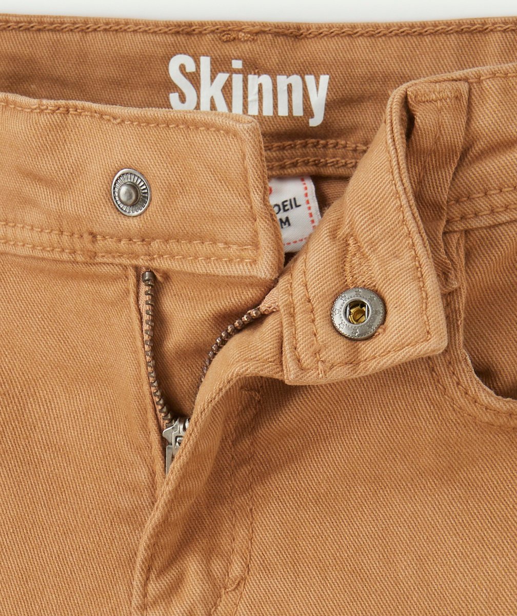 PANTALON SKINNY GARÇON EN FIBRES RECYCLÉES ET DENIM MARRON