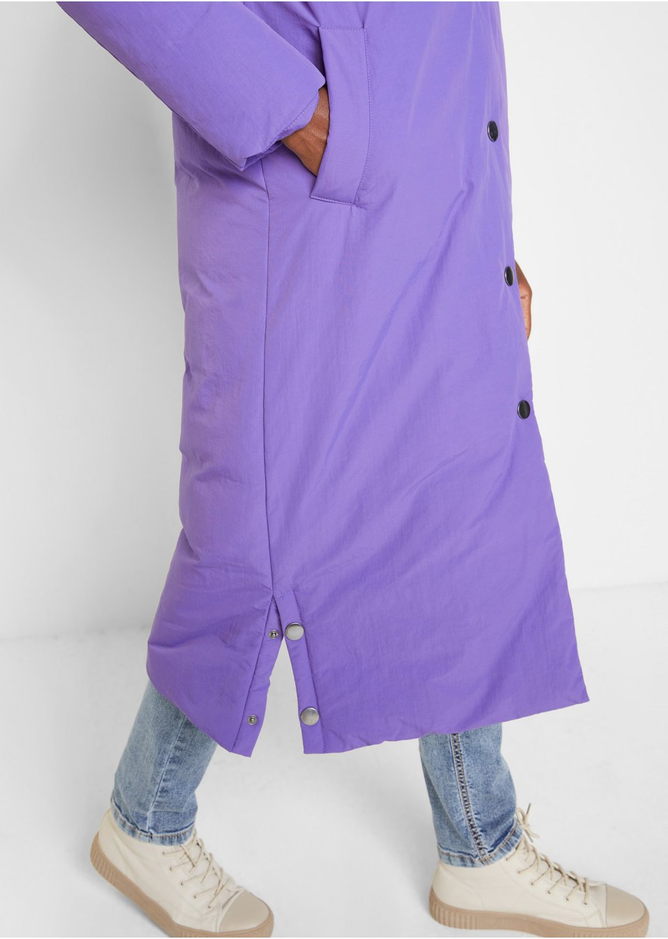 Manteau long et chaud avec capuche et fente latérale