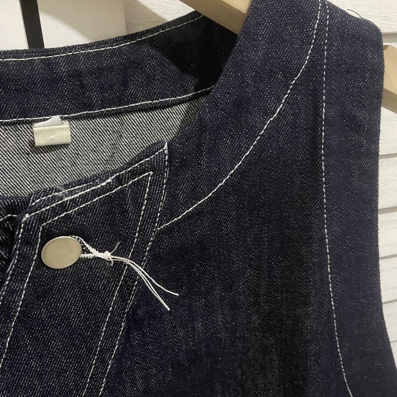 Kawaii Fairyland - Asymmetrische ronde hals, geplooide rand, gewassen denim vest met knoopjes