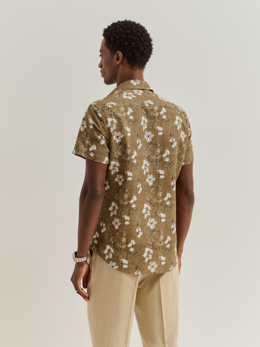 Camisa slim fit de manga curta em linho e algodão