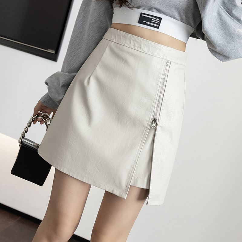 Hanji - Hoge taille, effen skort van imitatieleer met ritssluiting aan de voorkant