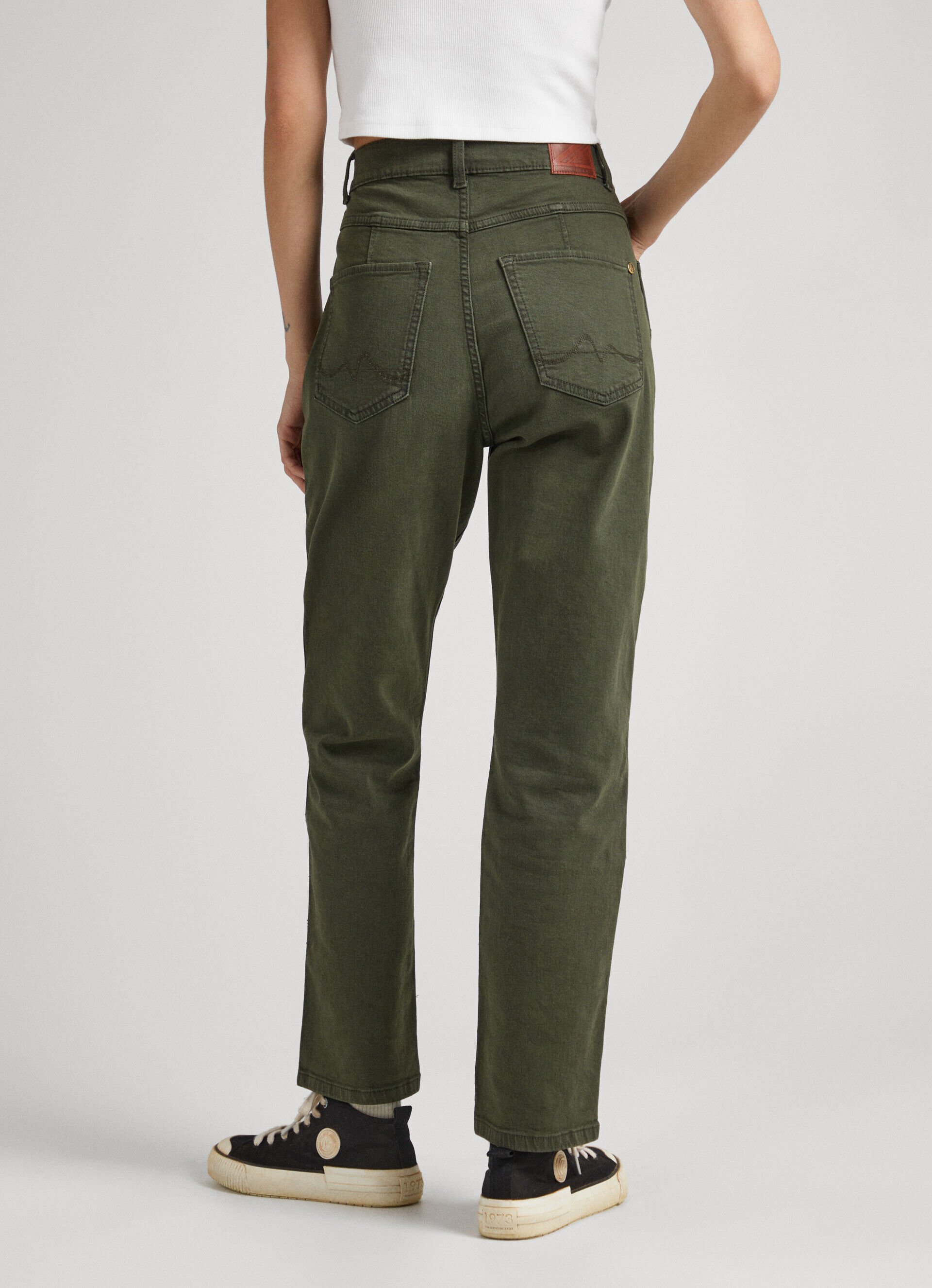 Calça de corte relaxado com 5 bolsos - verde oliva