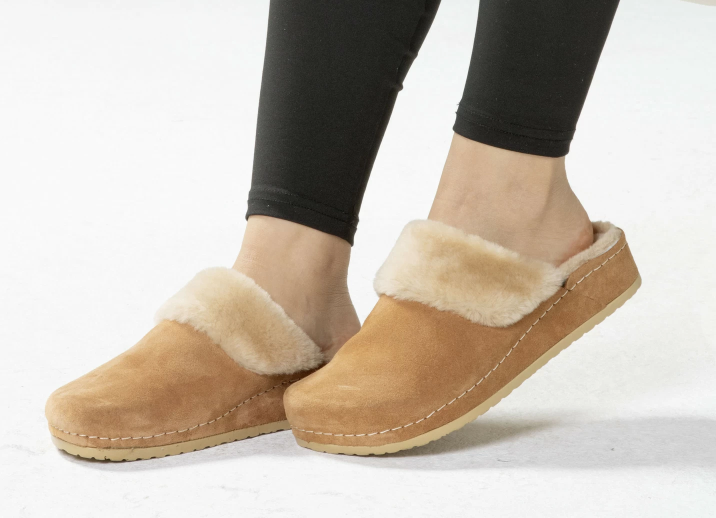 Mubb Pantoffel aus weichem Veloursleder