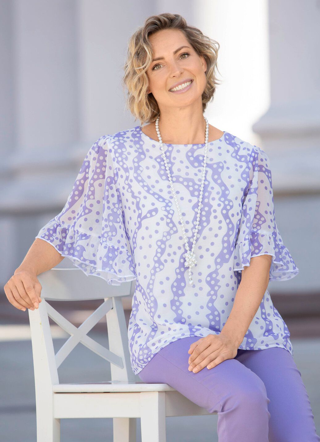 Doppellagiges Shirt mit Chiffon-Überwurf in 2 Farben