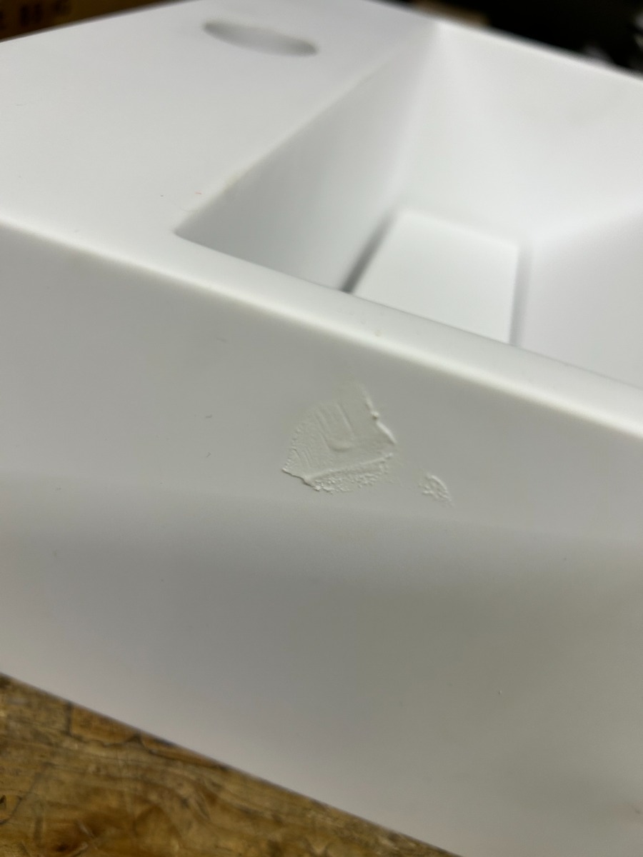 SCHADEMODEL: Mueller Viggo fontein solid surface 30x28x12,5cm mat wit