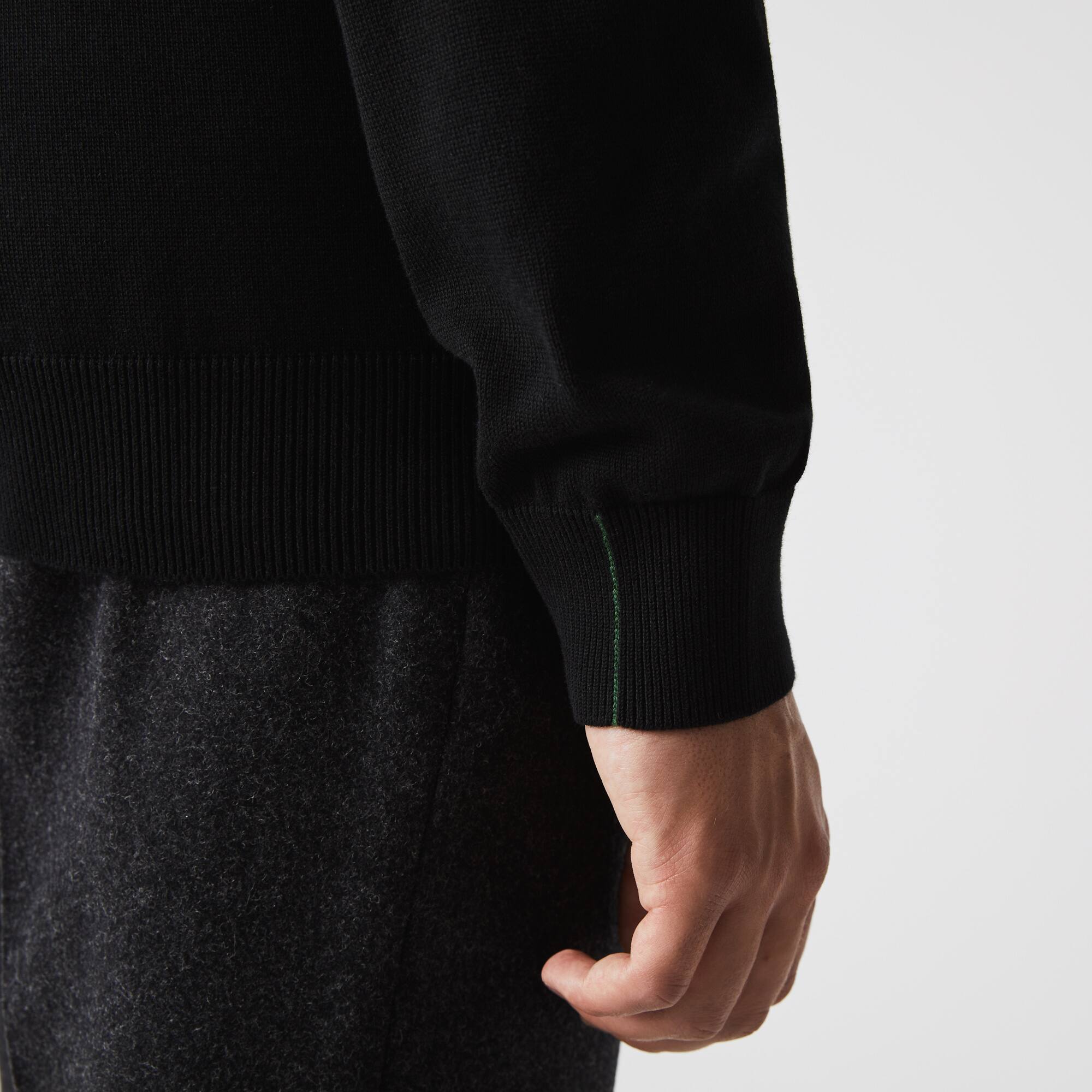 Pull à col V en coton biologique uni Pullovers - Noir - Lacoste - Homme