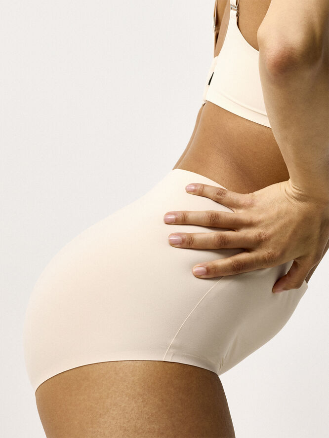 Closely Brief the freedom high waist Beige