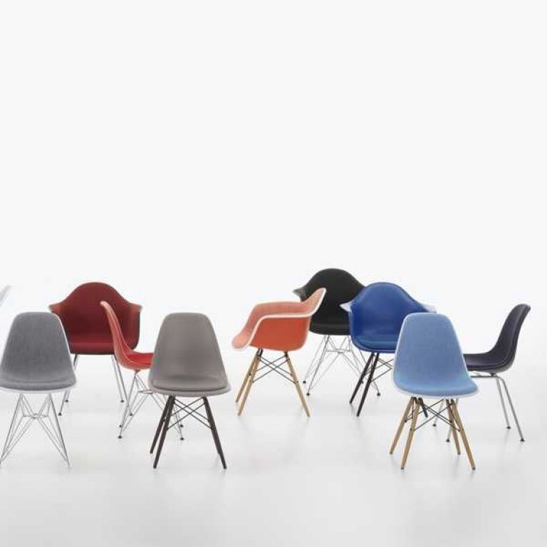 Vitra Eames DSW stoel met essen onderstel, Pebble