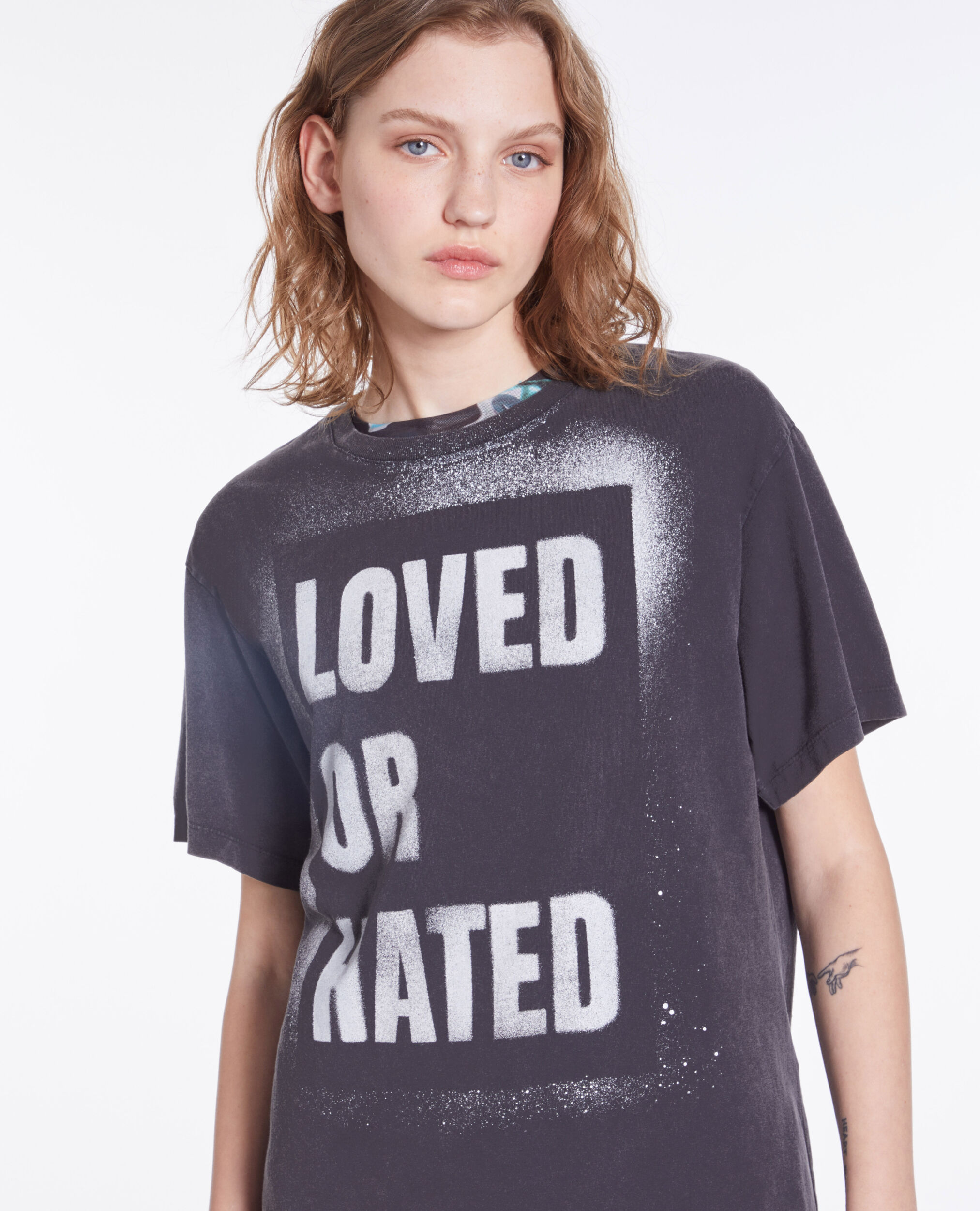 T-shirt noir avec sérigraphie Loved or hated