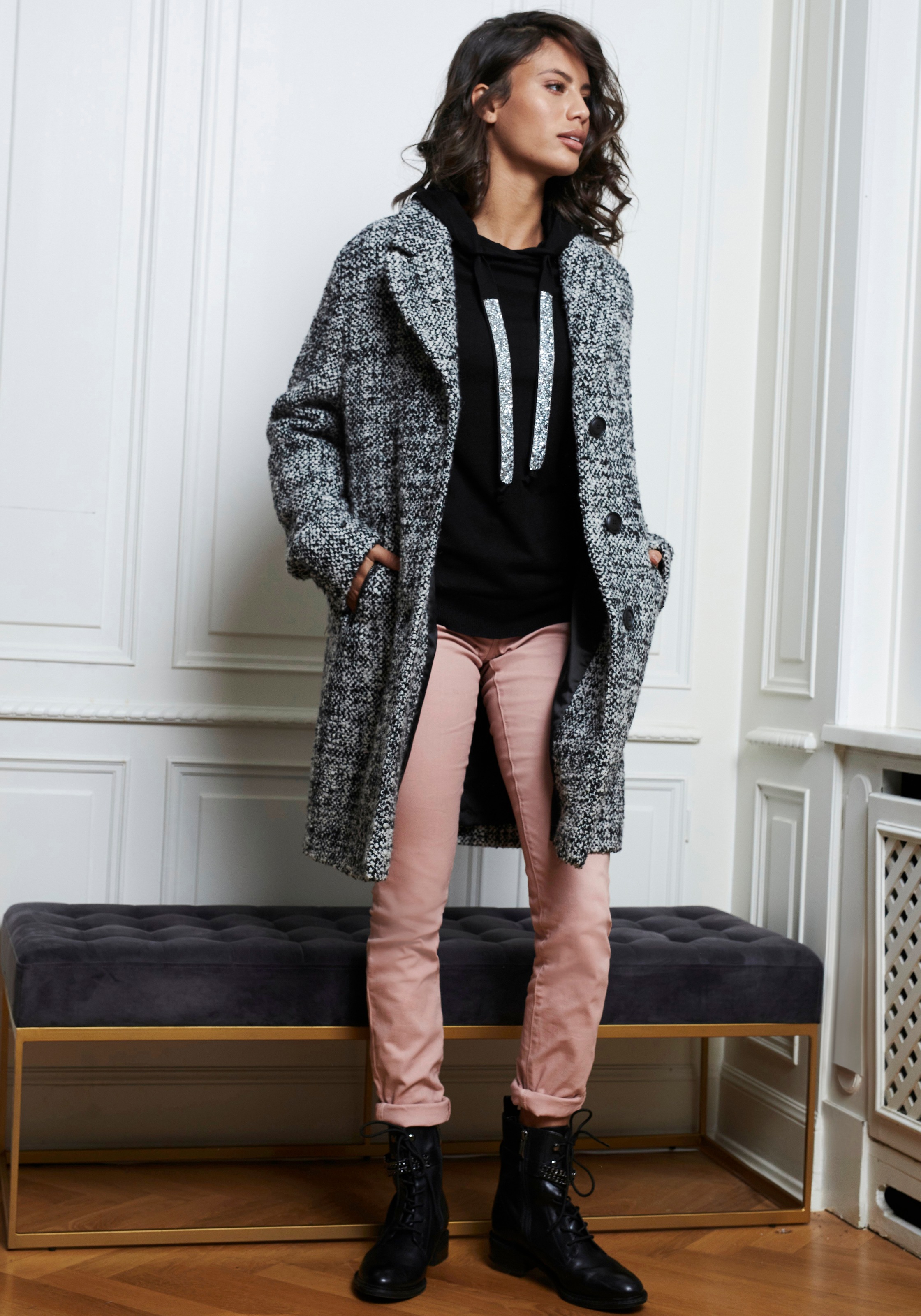 Laura Scott Strickpullover , mit Kapuze und glitzernden Bändern
