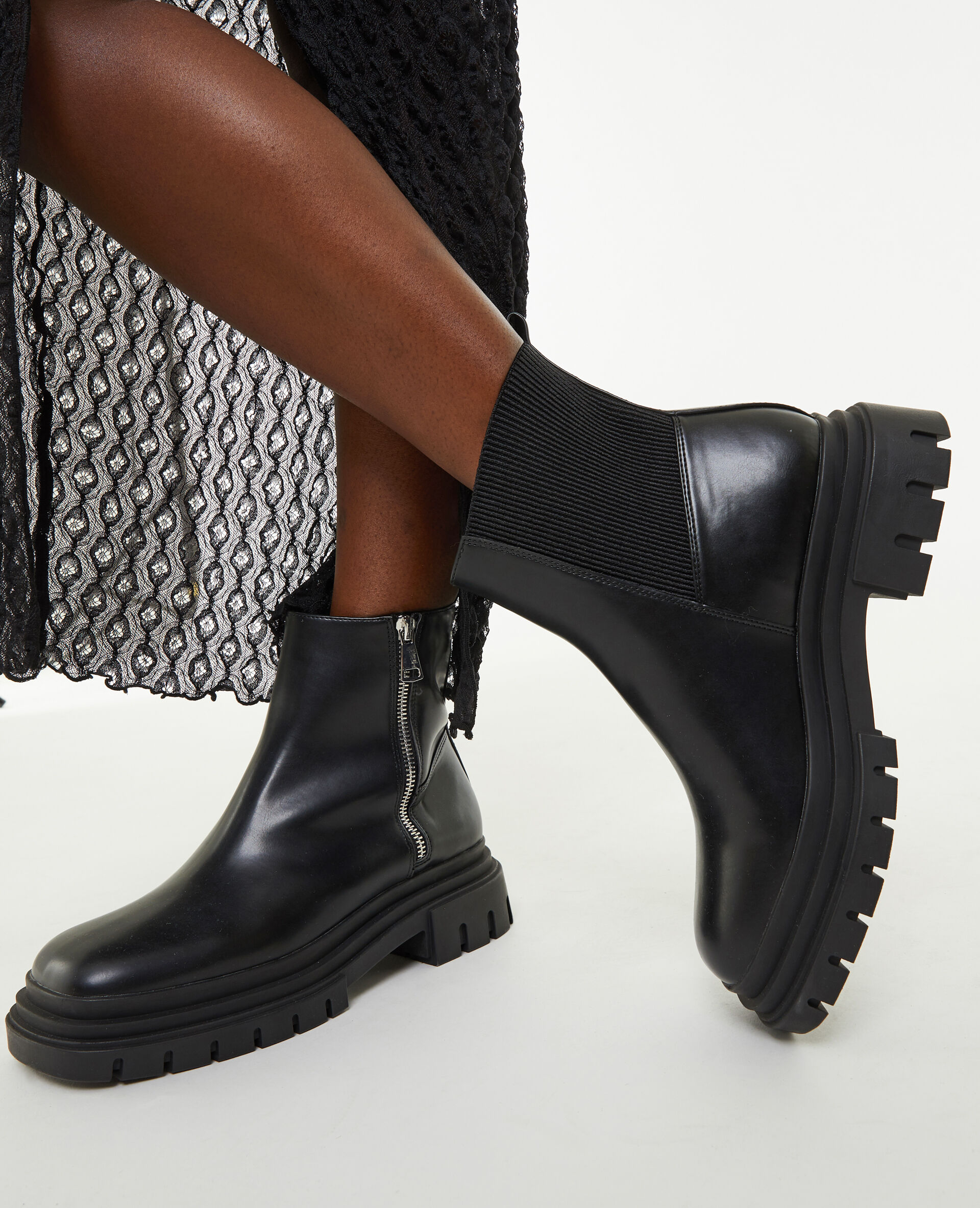 Boots semelles crantées bouts carrés - Noir