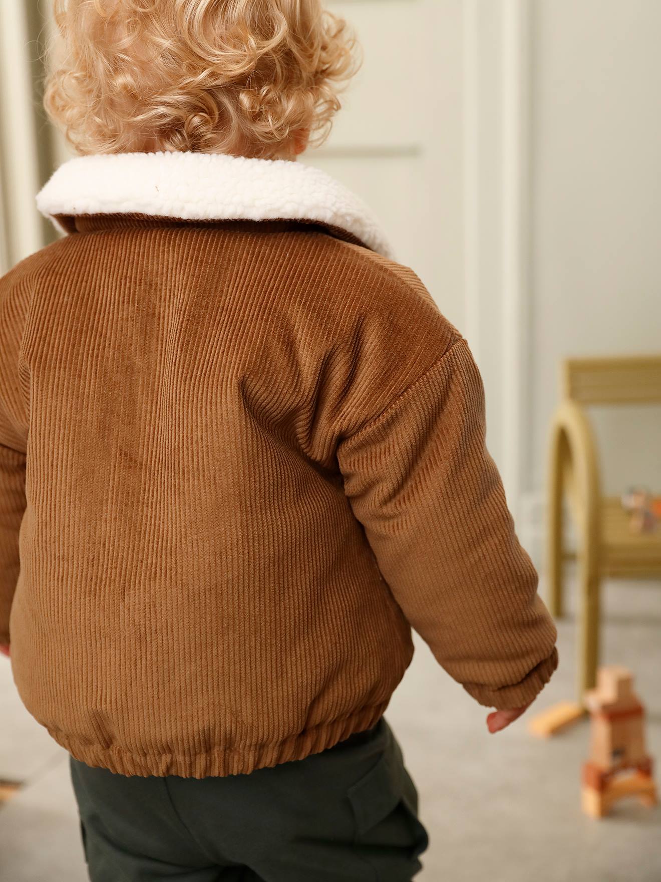Jaqueta de veludo cotelê com forro de sherpa, para bebê, marrom claro liso com estampas.