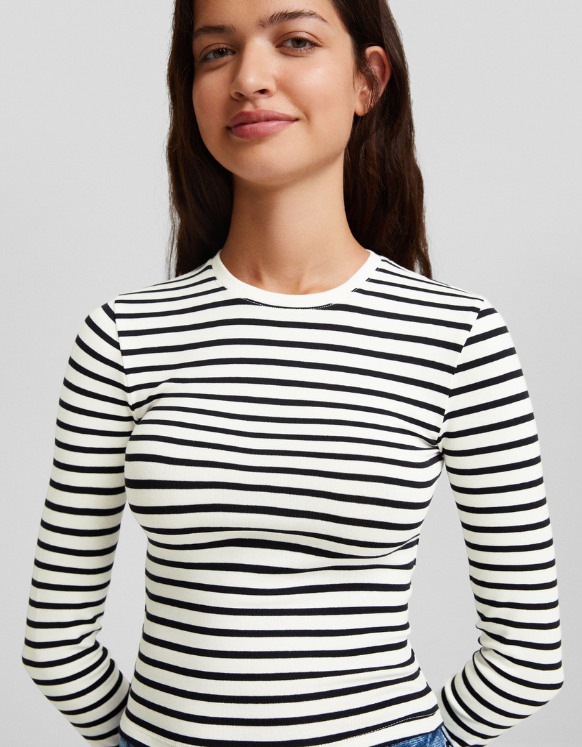 Camiseta de manga comprida com gola redonda