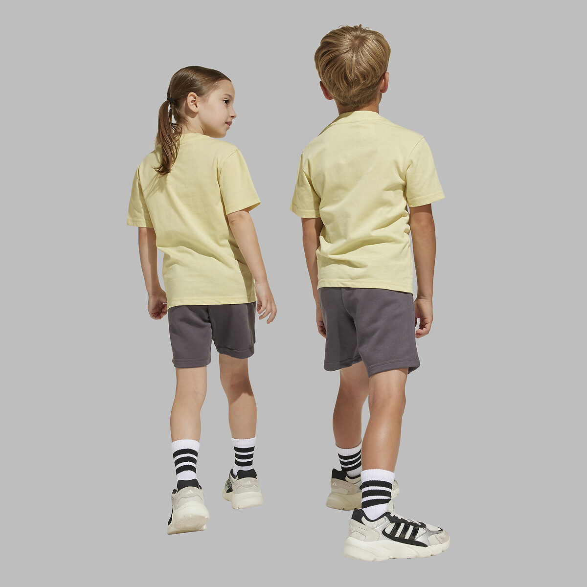 ADIDAS SPORTSWEAR<br>Conjunto 2 em 1, camiseta e shorts