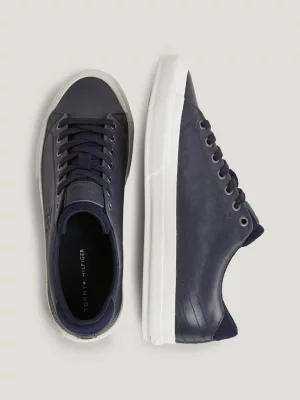 Tênis de couro premium com logotipo