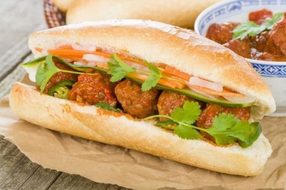 Banh Mi Thit Vien: Vietnamees broodje met gehaktballen