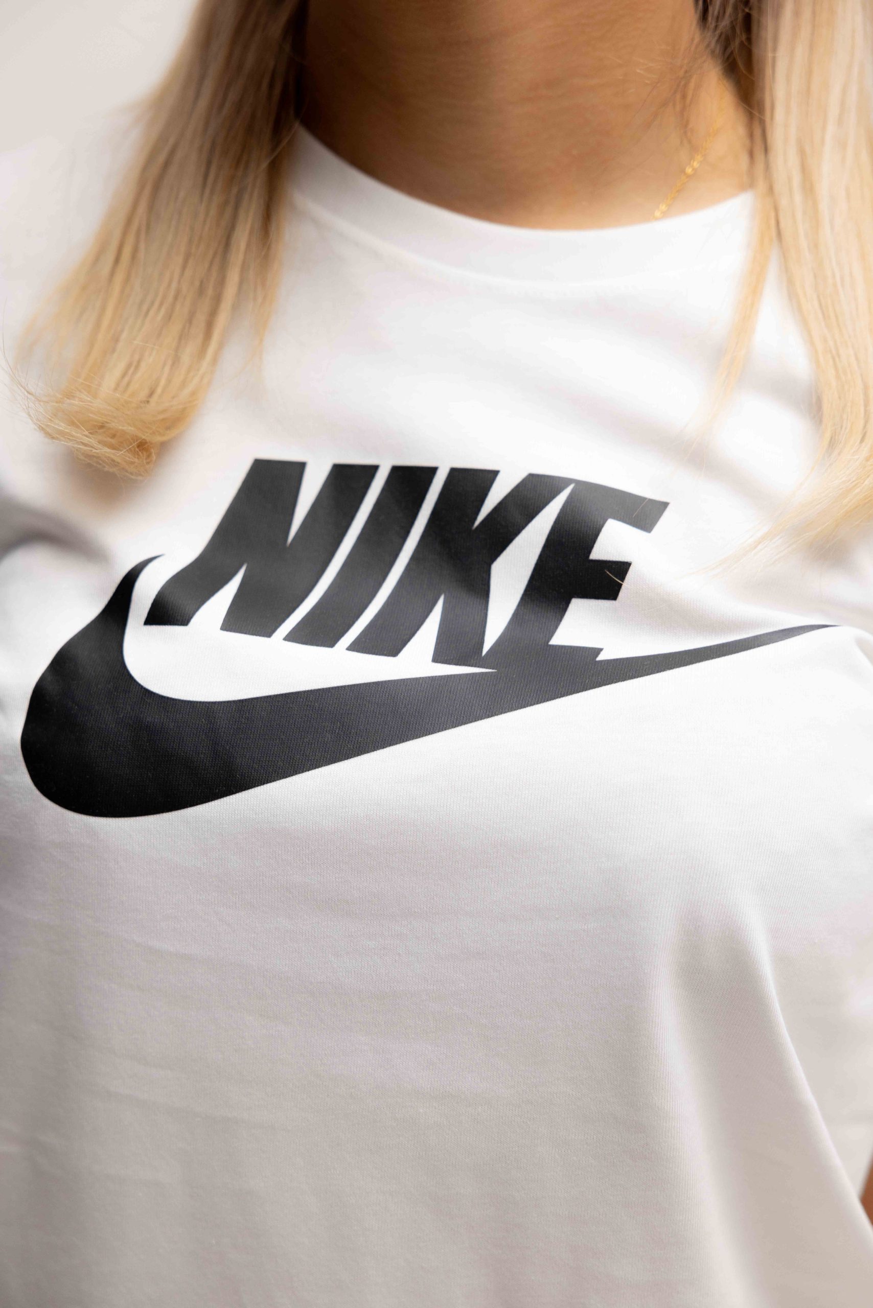 Nike NSW Essential T-Shirt Dames Wit