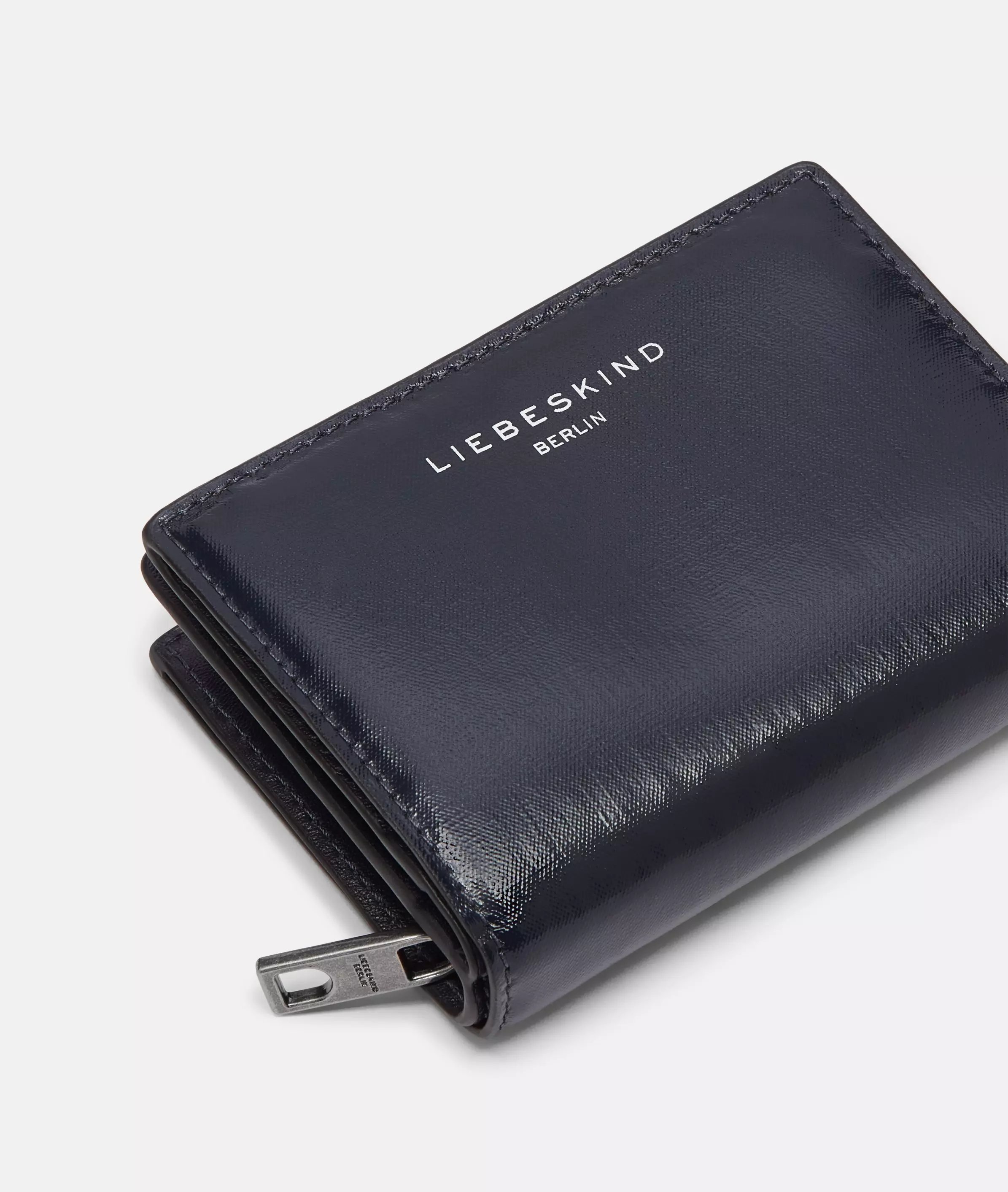 Wallet Spacious cotton wallet with a patent finish