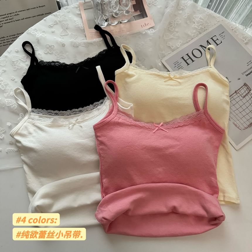 Alfie - Gewatteerde camisole top met kanten strikaccent