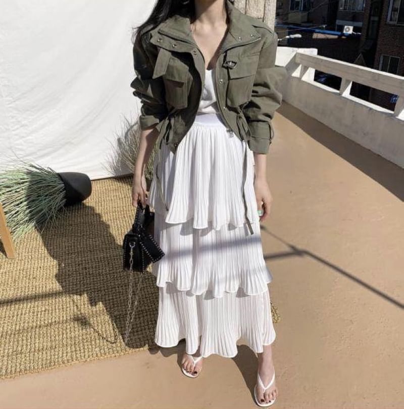 Janerium - Effen cropped jack met kraag en rits