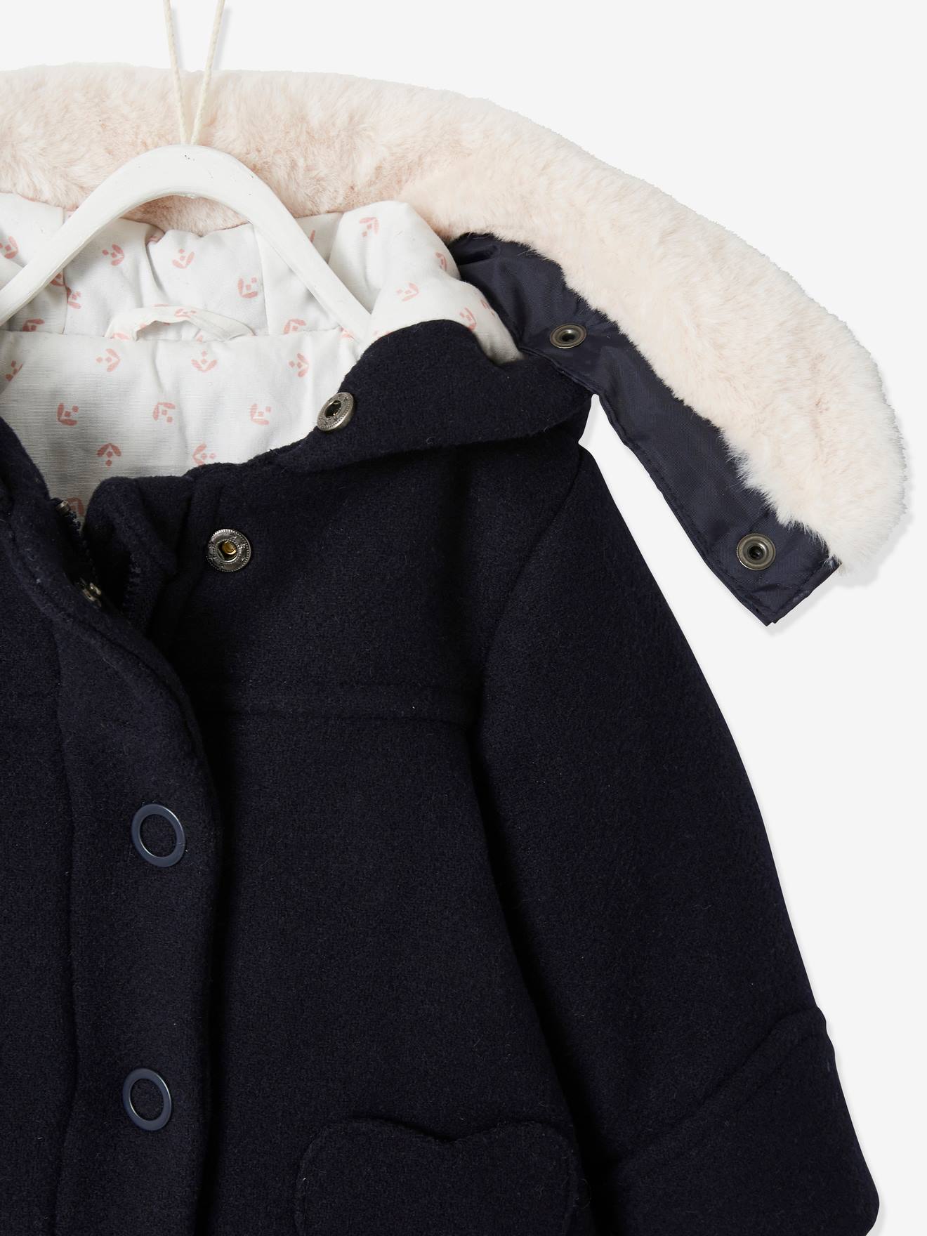 Casaco liso cinza claro com capuz para bebê menina, com estampas.