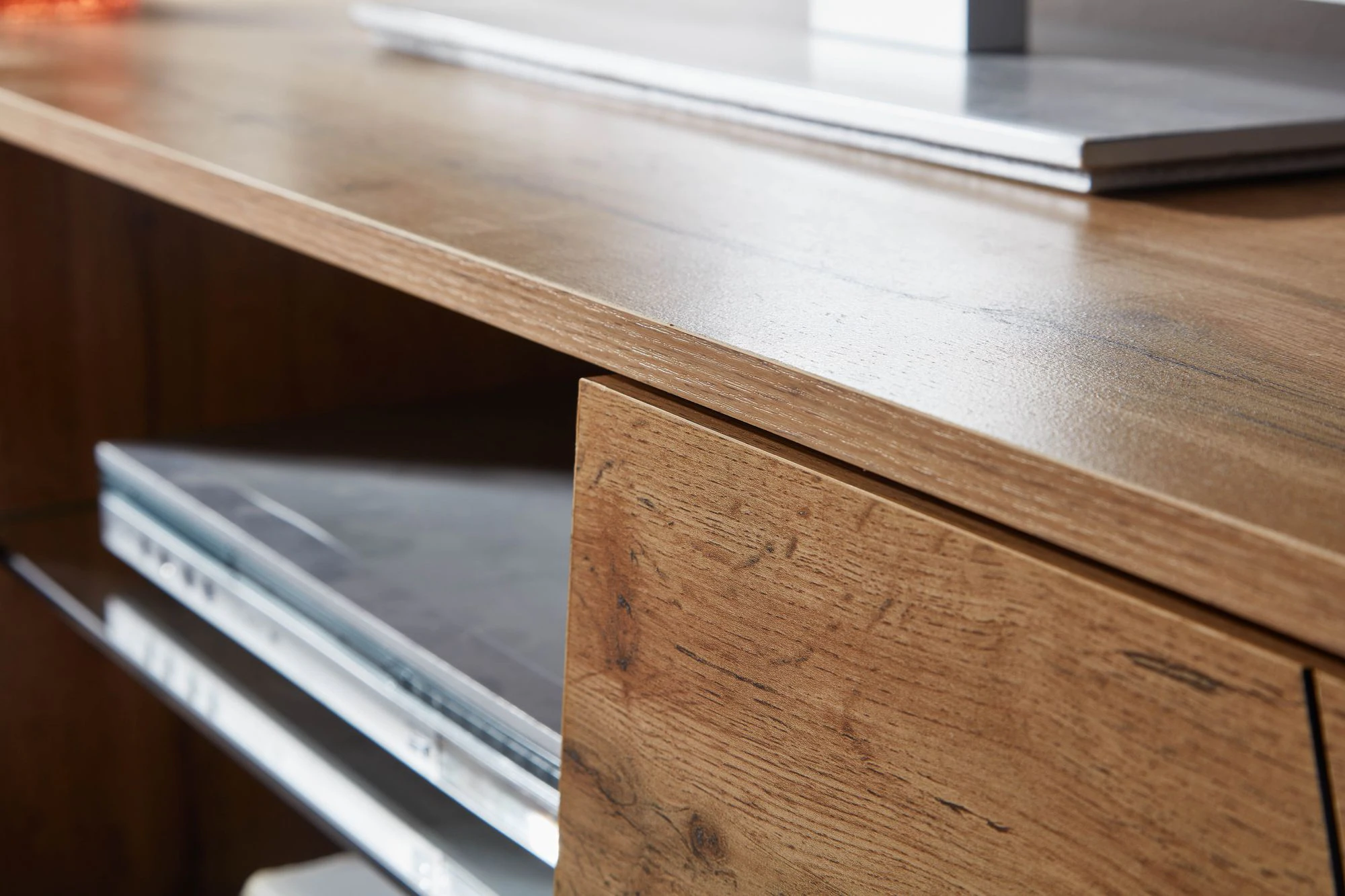 KADIMA DESIGN TV-Lowboard Holz Eiche-Dekor, Platz für 70-Zoll TV, Eichenoptik und Glas