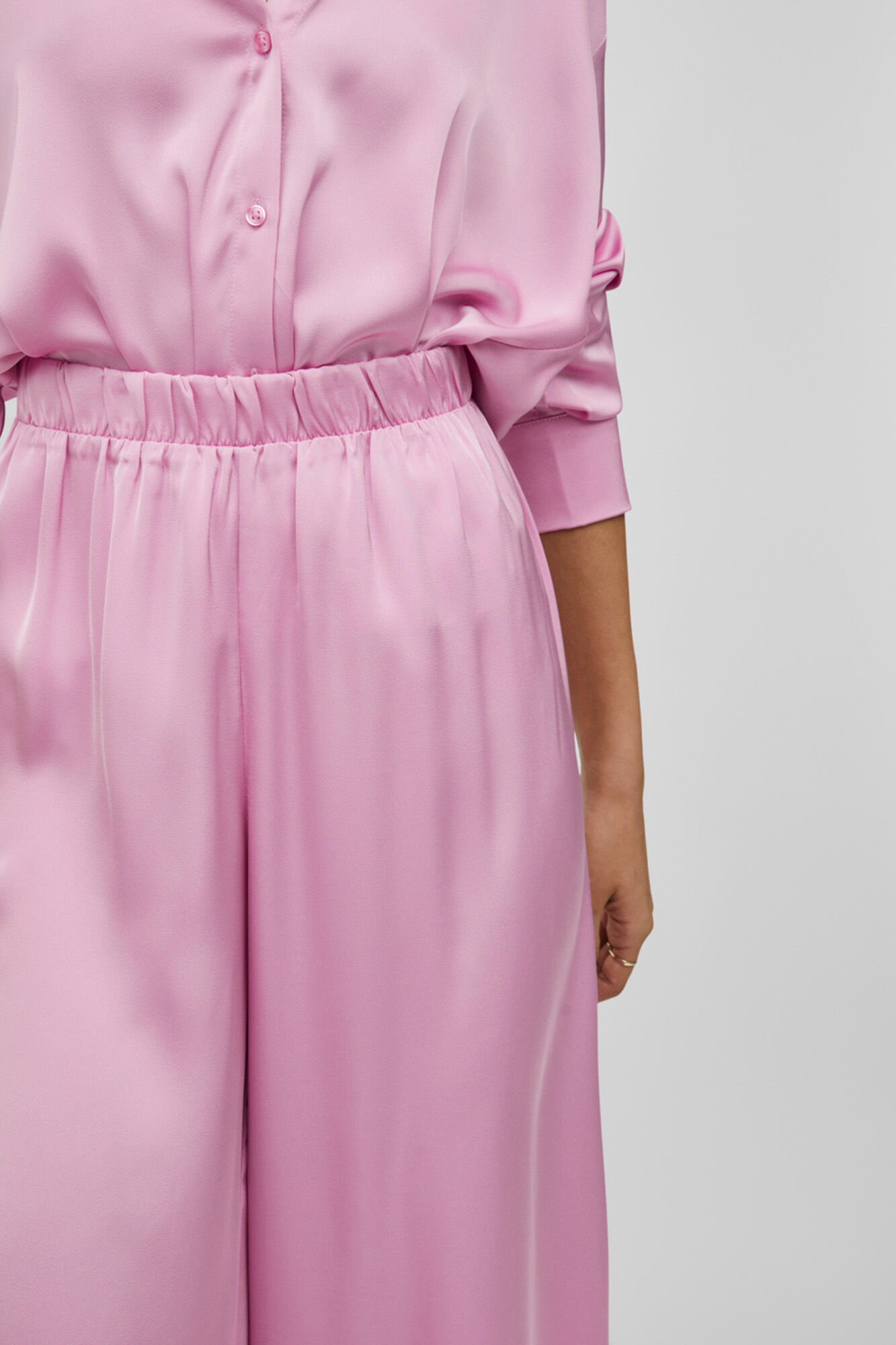 Calça de cetim Total Look Vila - Rosa