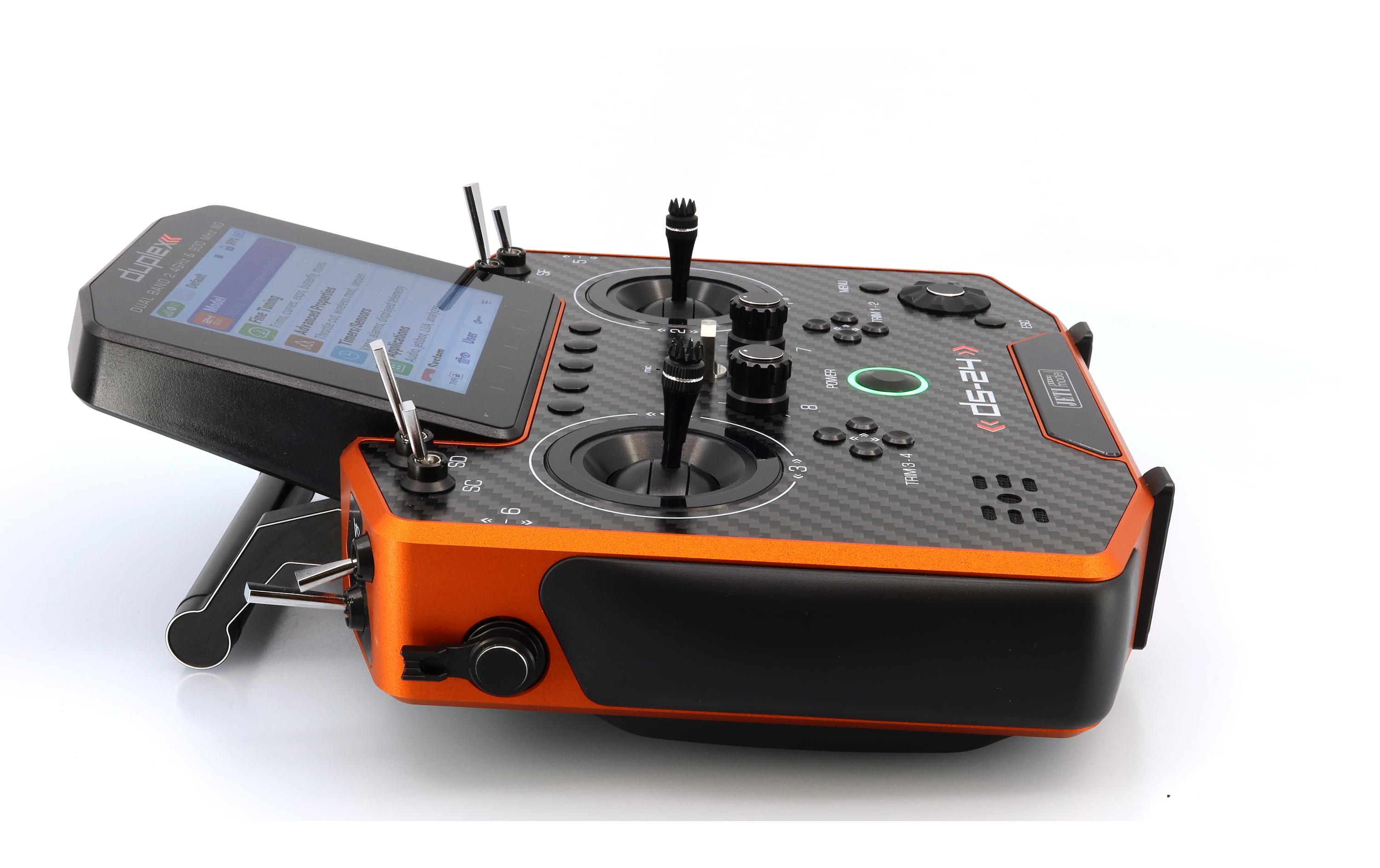 Fernsteuerung DS-24II Carbon Line Orange 24 Kanal, Duplex EX<br>Professioneller 24-Kanal-Sender mit Geber auf Rückseite und Carbon-Frontplatte