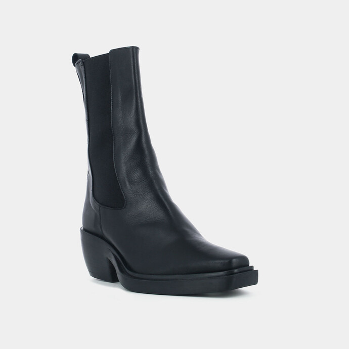 Bottines à talons et bouts carrés  en cuir noir